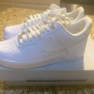 Men’s White Air Force One low, 7.5